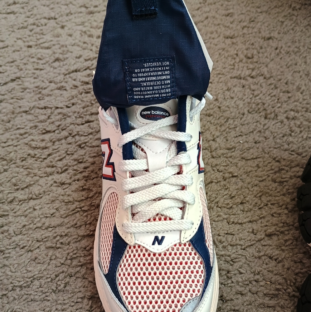 New Balance 2002R Pouch Navy Red men's size 9 - Picture 7 of 9